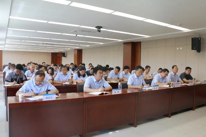 市政府國資委黨委委員、副主任邊疆到泓源公司講黨課(圖3)